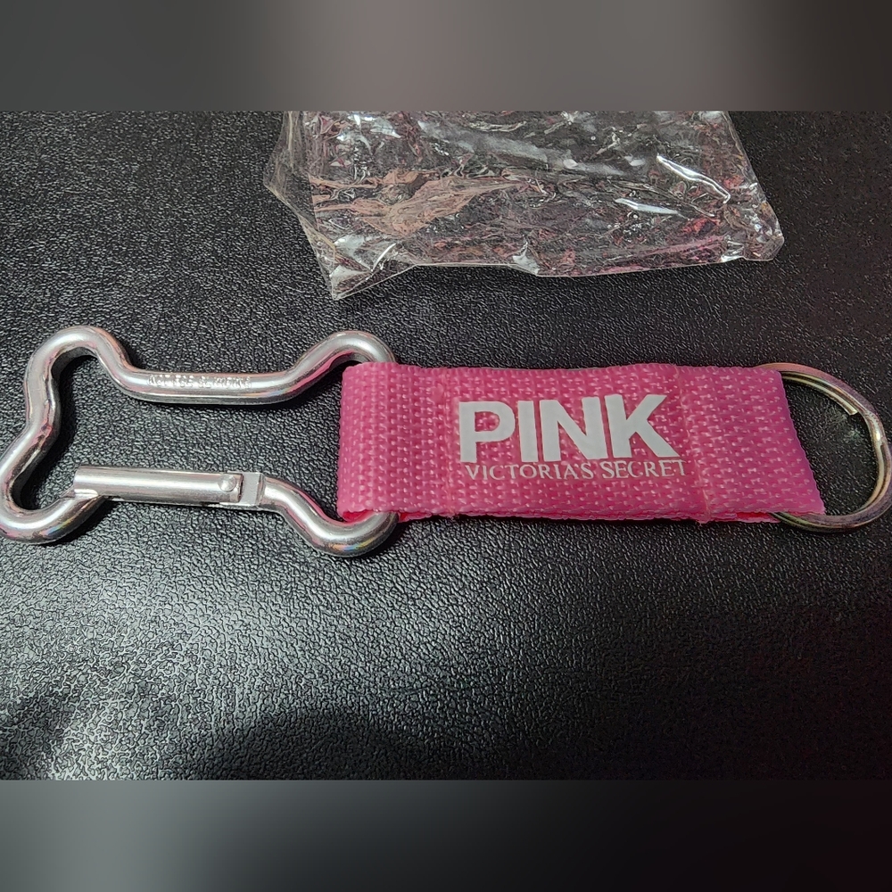 👑VS PINK BONE KEYCHAIN🖤HTF🩷RARE💎